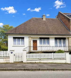 A PERONNE - Proche toutes commodités - (réf : G0169) - Prix : 164 300 €